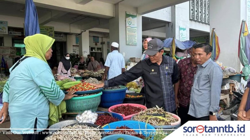Wabup HM Nursiah Sidak ke Pasar Renteng Praya Lombok Tengah, Pantau Harga Cabai untuk Kendalikan Inflasi