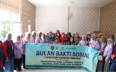 Bulan Bakti Sosial LKKS Lombok Tengah Bagikan Paket Sembako Kepada Lansia