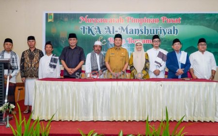 Tekankan Kemandirian Ekonomi Pesantren. Gubernur Ajak Alumni Bonder Bangun NTB Mendunia