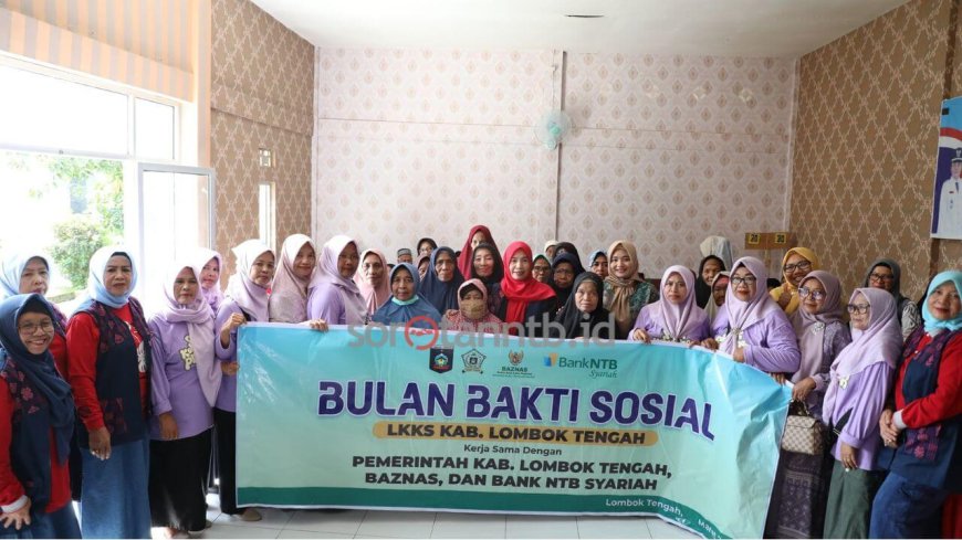 Bulan Bakti Sosial LKKS Lombok Tengah Bagikan Paket Sembako Kepada Lansia