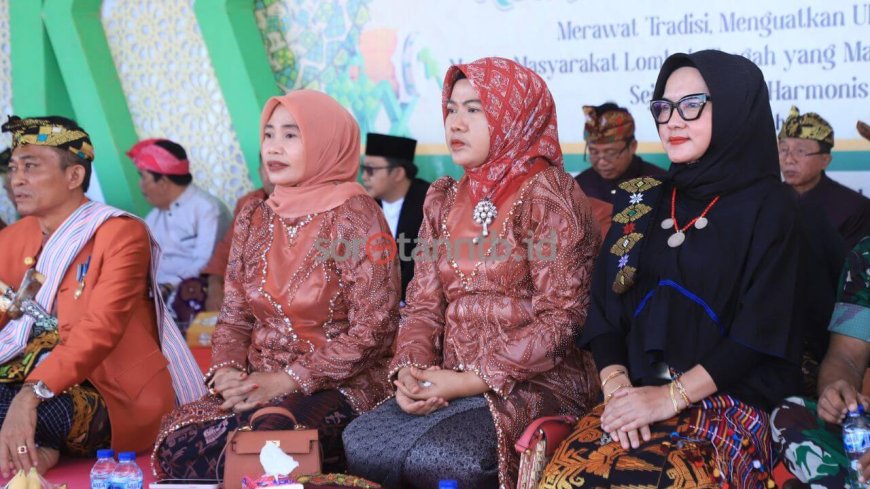 Pemkab Lombok Tengah Adakan Lebaran Topat di Halaman Kantor Bupati, Perkuat Silaturrahmi dan Kebersamaan Antar Masyarakat