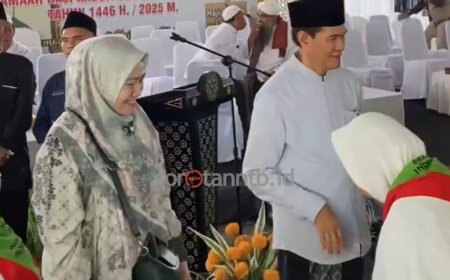 Wakil Bupati Lombok Tengah Lepas Keberangkatan Jamaah Haji Kloter Kedua di Masjid Agung Praya