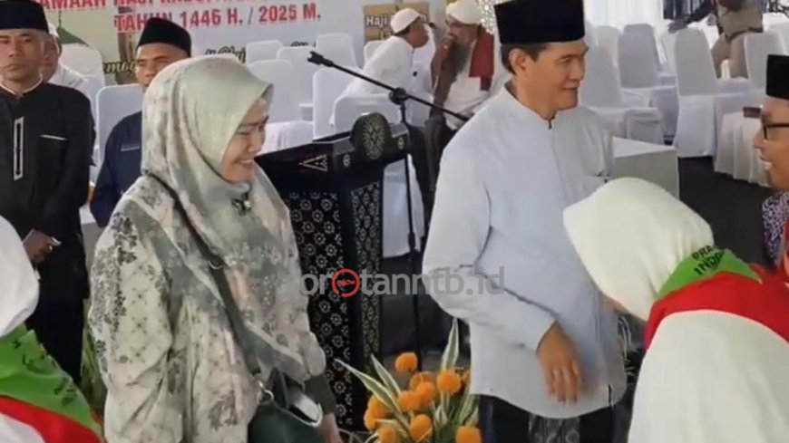 Wakil Bupati Lombok Tengah Lepas Keberangkatan Jamaah Haji Kloter Kedua di Masjid Agung Praya
