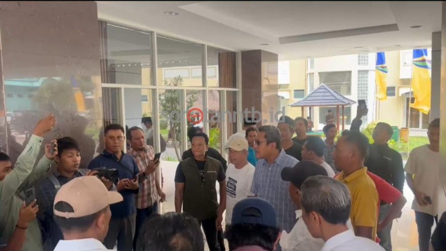 Massa Geruduk Asrama Haji, Tuntut Klarifikasi Terkait Kegagalan Bupati Lombok Tengah Berangkat Haji yang Kedua Kalinya