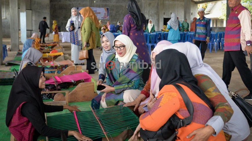 Tenun Muna Pa’a Dompu Tampil di IFW 2025, Dekranasda NTB Dorong Regenerasi dan Inovasi