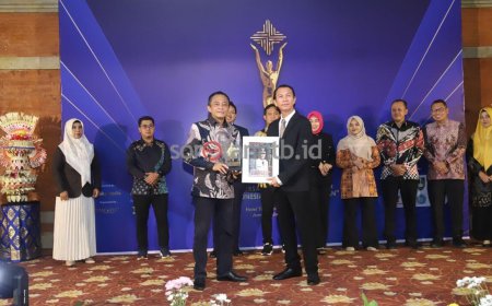 Bupati Lombok Tengah Dianugerahi Penghargaan TOP 100 Leader Choice