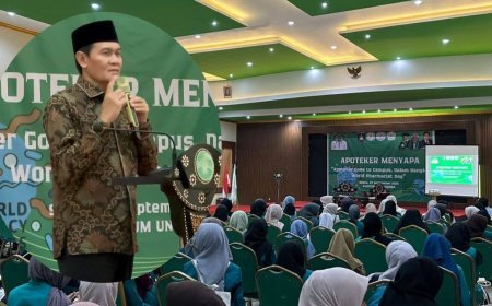 Seminar Pharmacist di UNIQBA, Wabup Nursiah Tekankan Pentingnya Ilmu dan Pengabdian