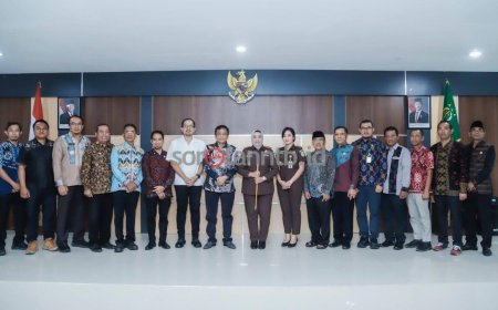 Pemerintah Kabupaten Lombok Tengah Berikan Piagam Penghargaan kepada Kepala Kejaksaan Negeri Lombok Tengah