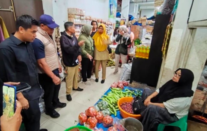 Komisi II DPRD Loteng Sidak Pasar Renteng Temukan Banyak Harga Tidak Sesuai