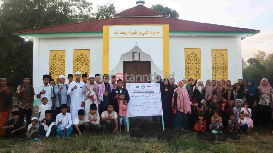 Perkuat Syiar Islam, Stafsus Bupati Lotim Bidang Investasi Resmikan Masjid Desa Lando, Terara 