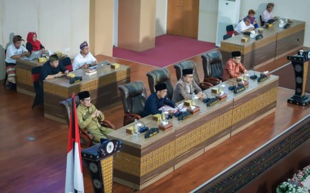 DPRD Lombok Tengah Gelar Rapat Paripurna Penyampaian Pandangan Umum Fraksi terhadap Raperda Pertanggungjawaban APBD 2025