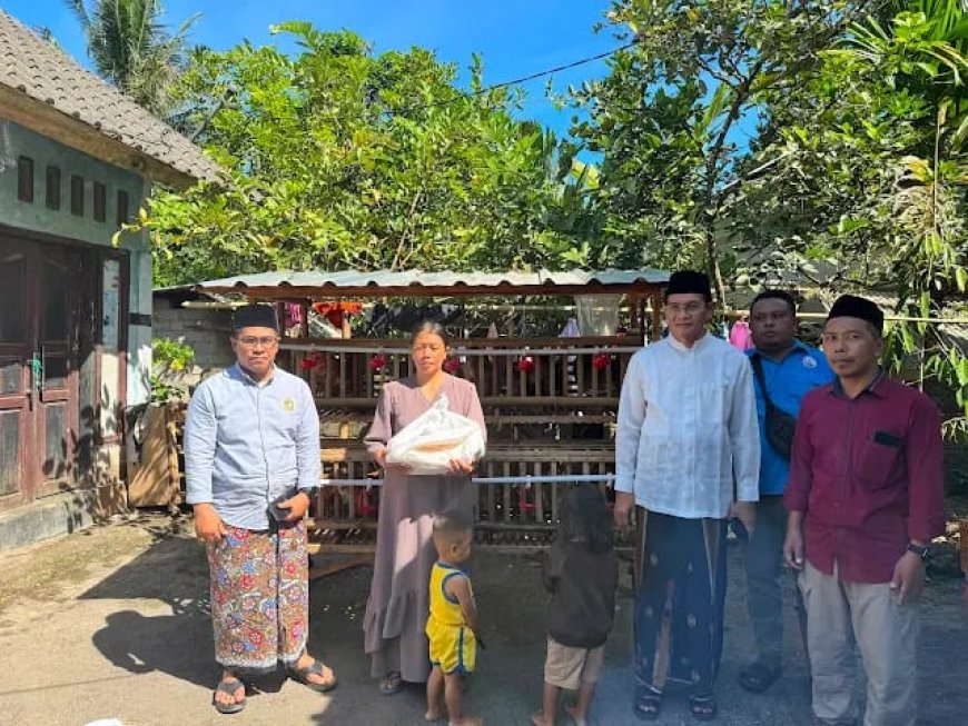 PERUMDAM Tiara Loteng Salurkan Bantuan Kandang dan Ayam Petelur Rumahan untuk Santri Korban Kebakaran