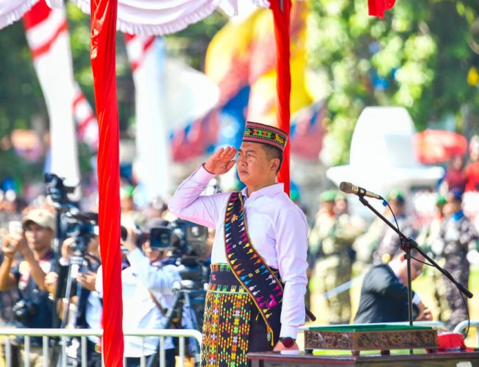 HUT RI ke-81, Gubernur NTB Kenakan Busana Manggarai sebagai Bentuk Solidaritas untuk NTT